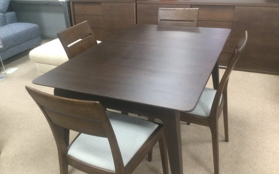 Ercol Dining Table
& 4 Chairs
Was £2,460 Now £1,199